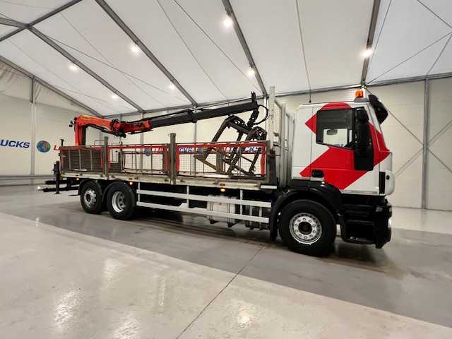 Iveco Stralis 310 6×2 Dropside Brick Grab