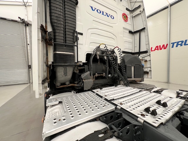 Volvo FH 460 6×2 Midlift Tractor Unit