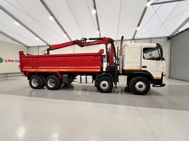 Volvo FM 400 8×4 Steel Tipper Grab Manual
