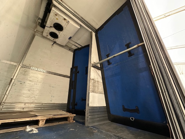 DAF CF 370 6×2 Sleeper Cab Fridge Box