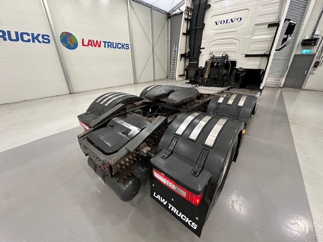 Volvo FH 500 6×2 Tractor Unit Safari Edition