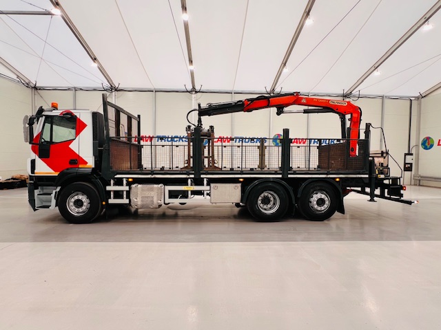 Iveco Stralis 310 Euro 6 6×2 Flatbed Brick Grab