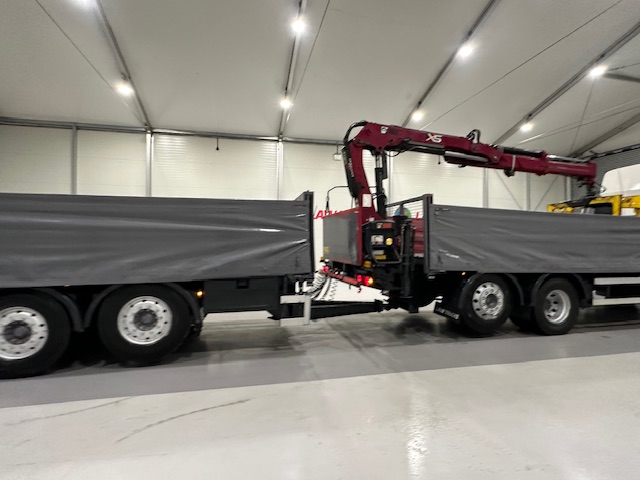 DAF CF85 460 6×2 Flatbed Drawbar Brick Grab