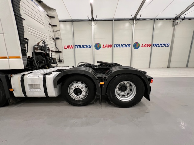 Volvo FH 460 6×2 Midlift Tractor Unit PTO