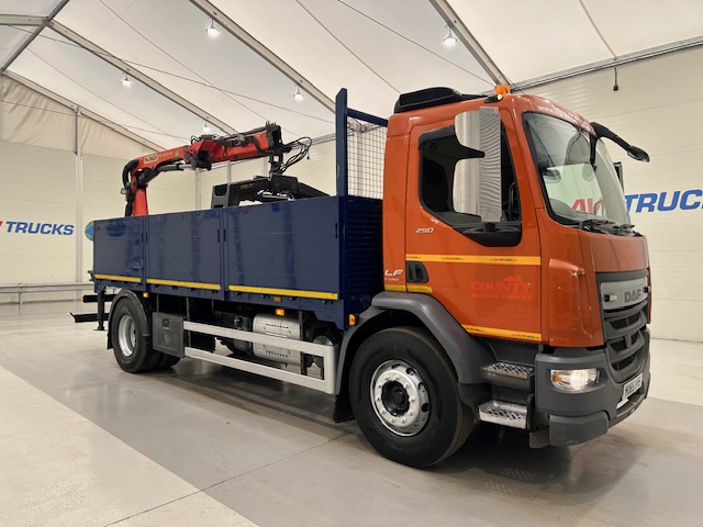 DAF LF 220 Day Cab Dropside Brick Grab