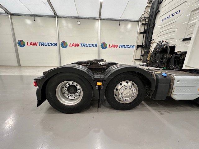 Volvo FH 500 6×2 Tractor Unit Safari Edition