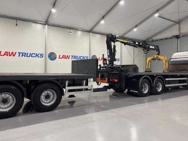 Scania R420 8×2 Rear Lift Brick Grab Drawbar