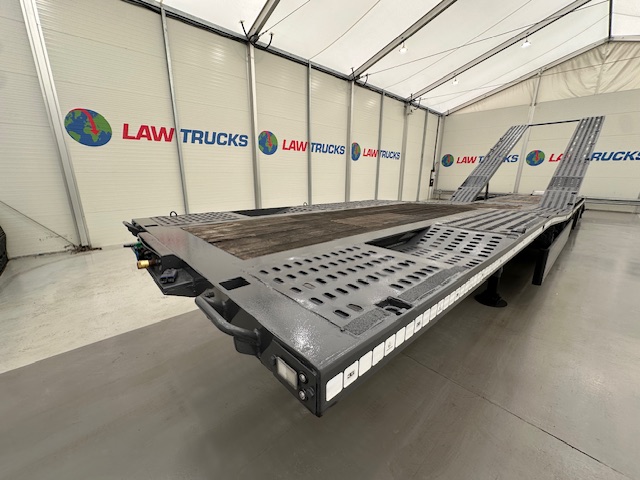 SDC Tri Axle Kicker Vehicle Carrier Lowloader