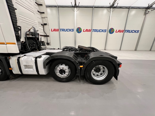 Volvo FH 460 6×2 Midlift Tractor Unit PTO
