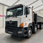 Hino 700 3241 8×4 Sleeper Cab Steel Tipper Grab - thumbnail