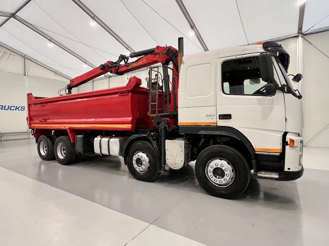 Volvo FM 400 8×4 Steel Tipper Grab Manual