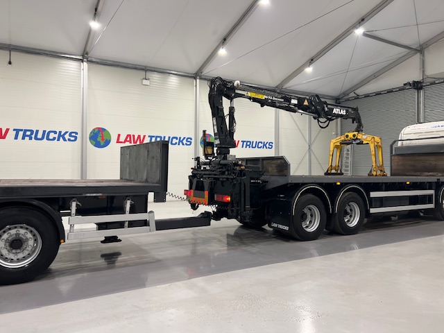Scania R420 8×2 Rear Lift Brick Grab Drawbar