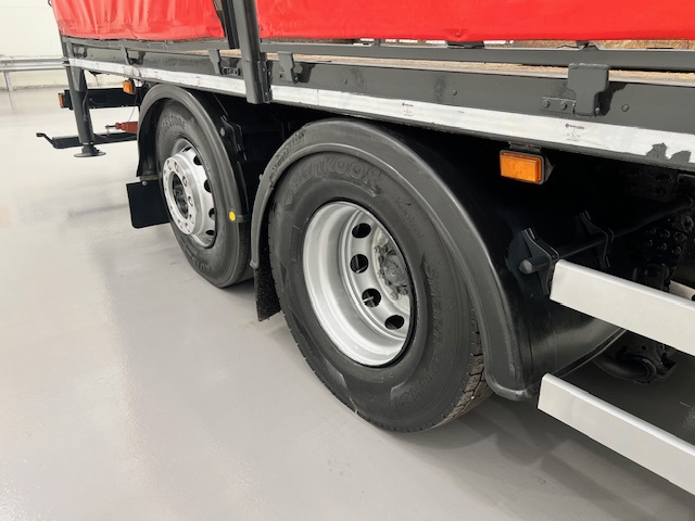 Iveco Stralis 310 6×2 Dropside Brick Grab