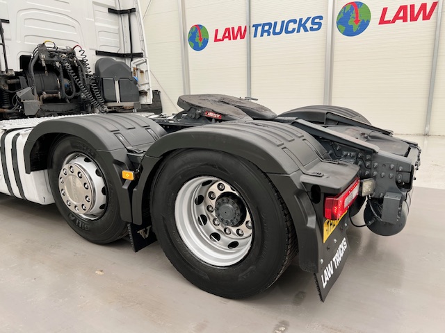 Volvo FH 460 6×2 Midlift Tractor Unit
