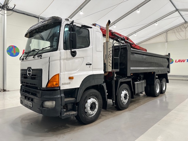 Hino 700 3241 8×4 Sleeper Cab Steel Tipper Grab