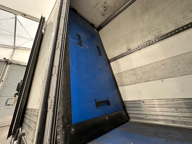 DAF CF 370 6×2 Sleeper Cab Fridge Box