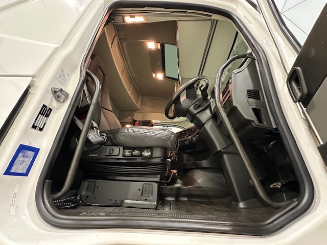 Volvo FH 500 6×2 Midlift Tractor Unit