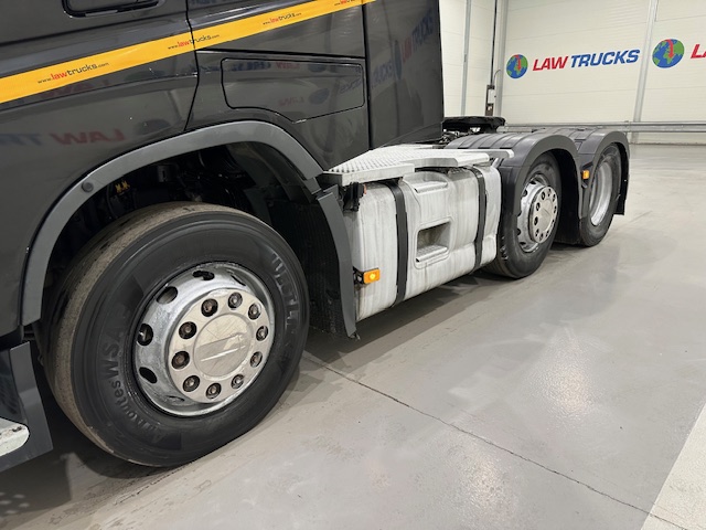 Volvo FH 500 6×2 Midlift Tractor Unit