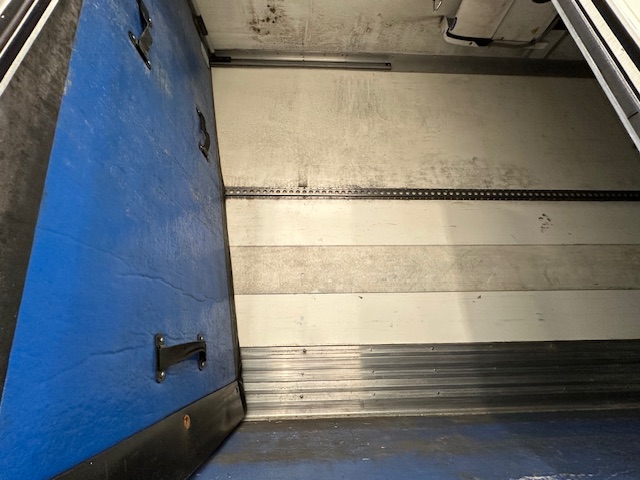 DAF CF 370 6×2 Sleeper Cab Fridge Box
