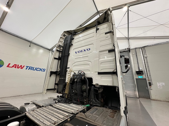 Volvo FH 500 6×2 Tractor Unit Safari Edition