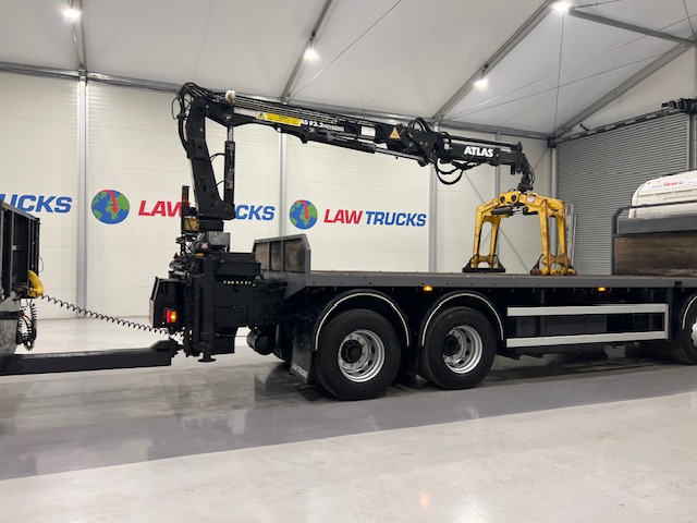 Scania R420 8×2 Rear Lift Brick Grab Drawbar