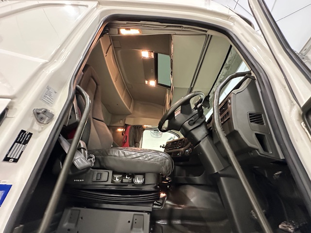 Volvo FH 500 6×2 Midlift Tractor Unit