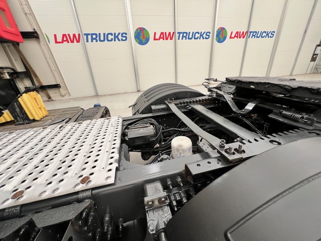 Volvo FH 500 6×2 Midlift Tractor Unit