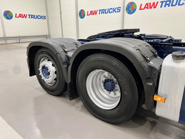 Volvo FH 480 6×2 Rear Lift Tractor Unit