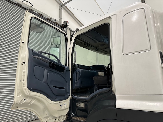 Hino 700 3241 8×4 Sleeper Cab Steel Tipper Grab