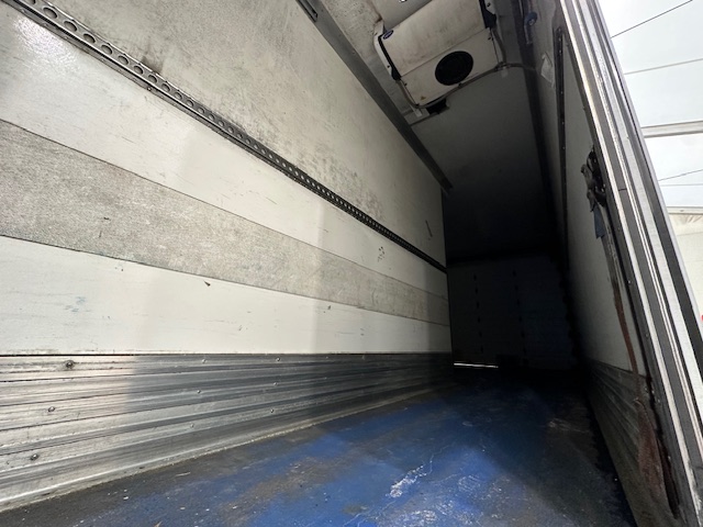 DAF CF 370 6×2 Sleeper Cab Fridge Box