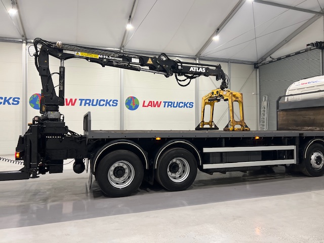 Scania R420 8×2 Rear Lift Brick Grab Drawbar