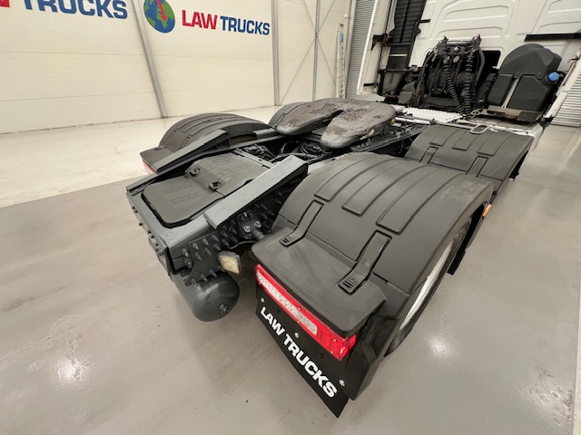 Volvo FH 460 6×2 Midlift Tractor Unit