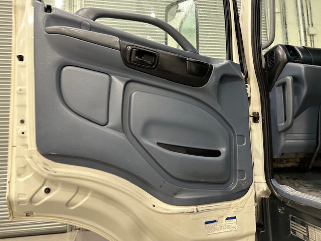 Hino 700 3241 8×4 Sleeper Cab Steel Tipper Grab
