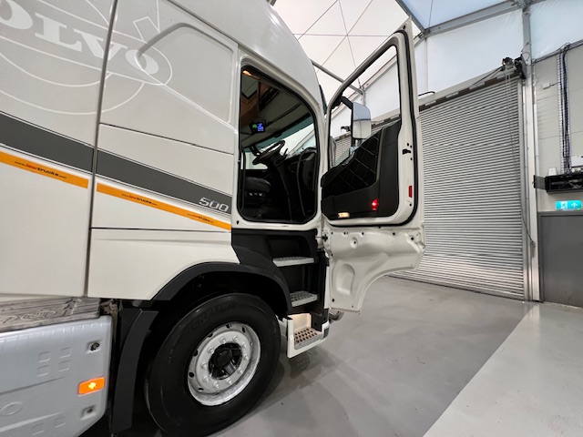 Volvo FH 500 6×2 Sleeper Cab Tractor Unit