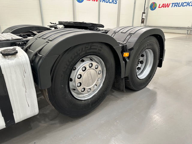 Volvo FH 500 6×2 Globetrotter XL Midlift Tractor Unit