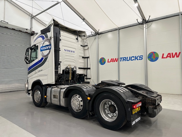 Volvo FH 500 6×2 Tractor Unit Safari Edition