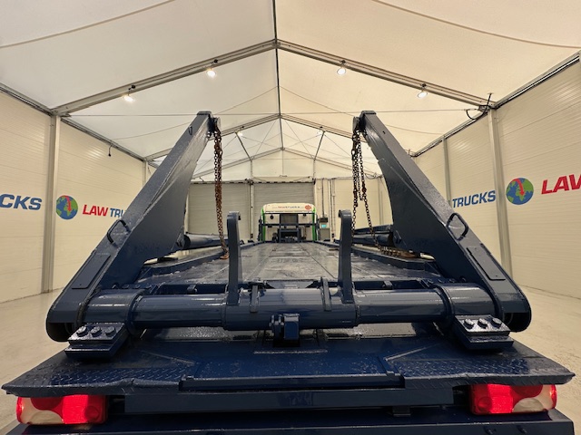 Scania P370 8×4 Sleeper Cab Skip Loader