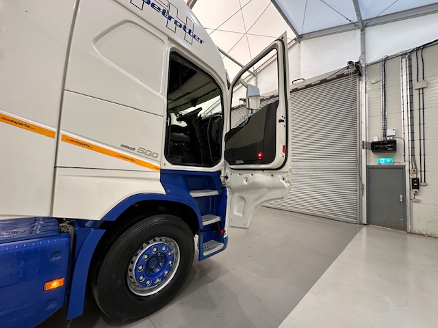 Volvo FH 500 6×2 Midlift Tractor Unit