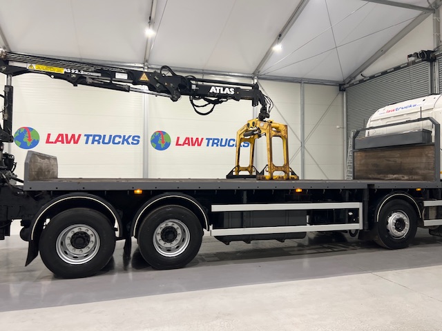 Scania R420 8×2 Rear Lift Brick Grab Drawbar
