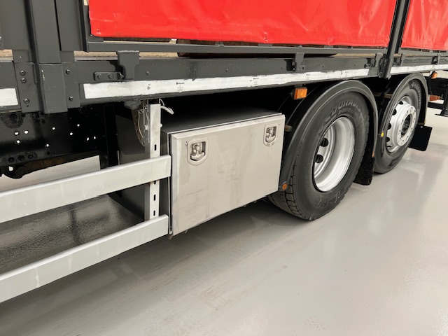 Iveco Stralis 310 6×2 Dropside Brick Grab
