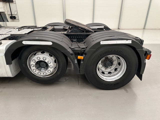 Volvo FH 460 6×2 Midlift Tractor Unit PTO