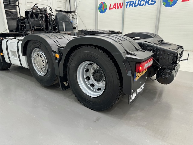 Volvo FH 500 6×2 Globetrotter XL Midlift Tractor Unit