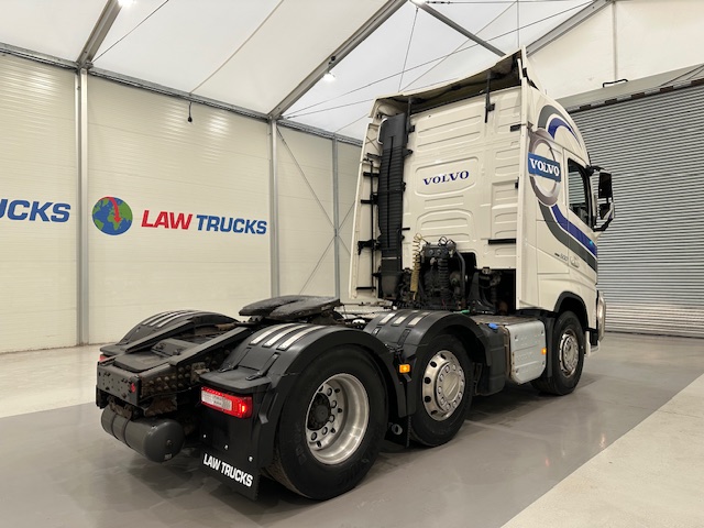 Volvo FH 500 6×2 Tractor Unit Safari Edition