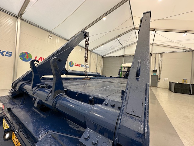 Scania P370 8×4 Sleeper Cab Skip Loader