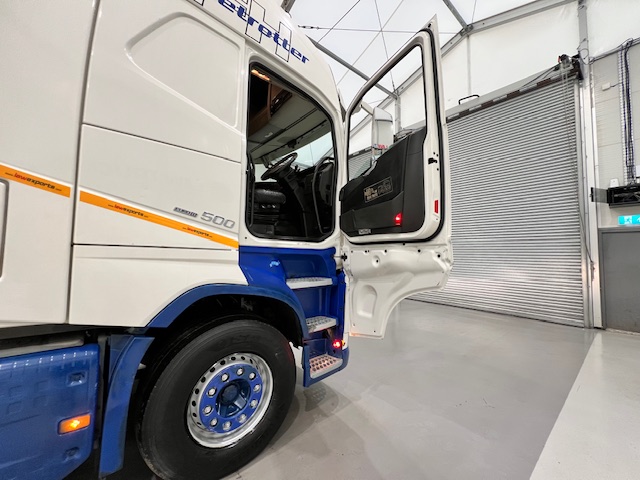 Volvo FH 500 6×2 Midlift Tractor Unit