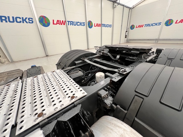 Volvo FH 500 6×2 Midlift Tractor Unit