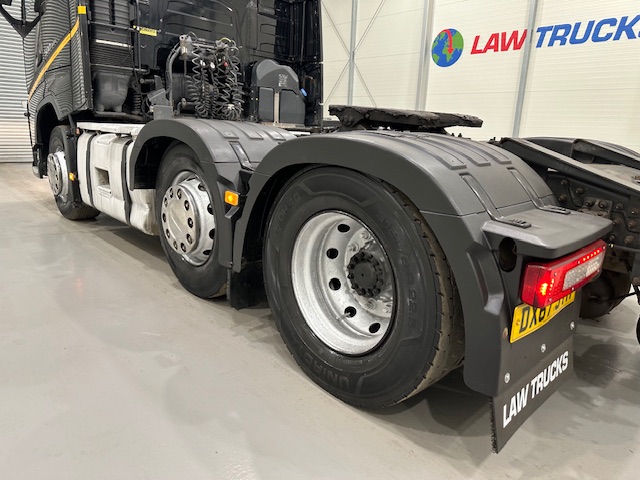 Volvo FH 500 6×2 Midlift Tractor Unit