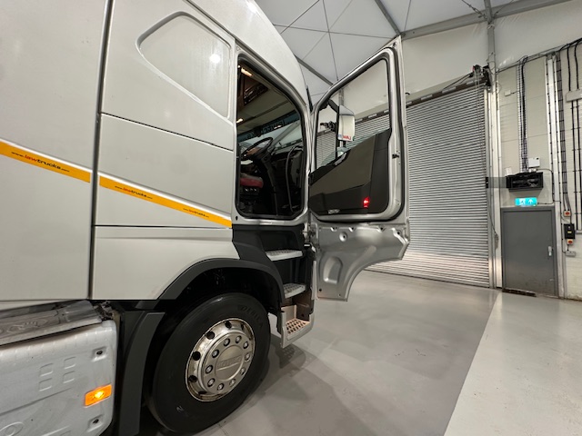 Volvo FH 500 6×2 Midlift Tractor Unit PTO