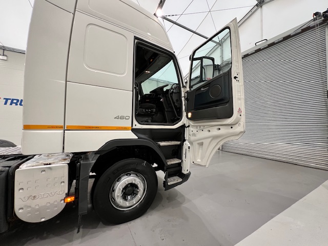 Volvo FH 460 6×2 Midlift Tractor Unit PTO