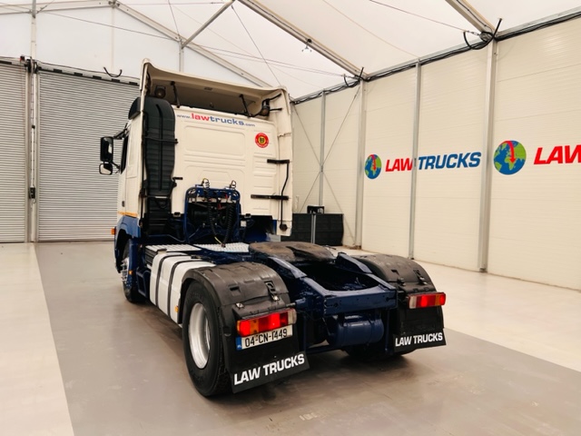 Volvo FH12 420 4×2 Sleeper Cab Tractor Unit